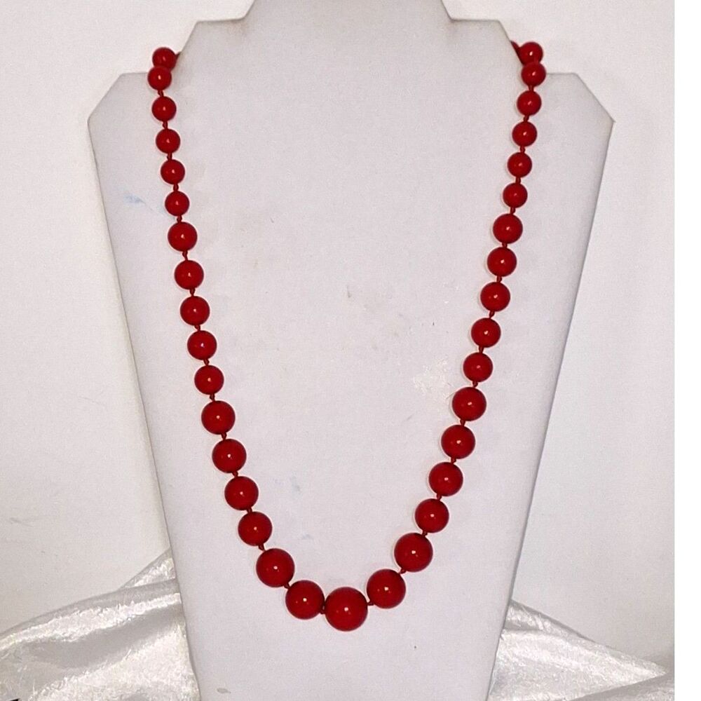 A Women's Necklace Vintage Red Beads Mid-Century Sexy Office Siren Old Money